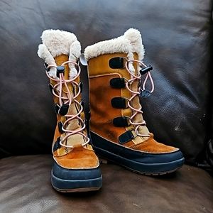 Like new size 13 girls snow boots